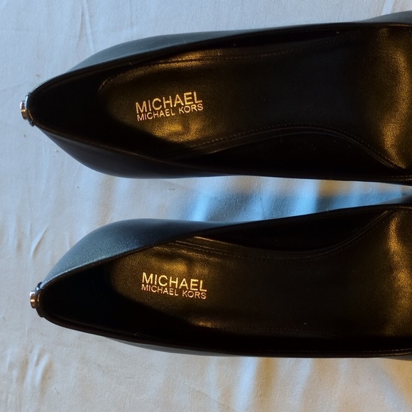 Michael Kors Dorothy Leather Heels Sleek Pointed Toe Rubber Outsole Black W US 5 - Picture 8 of 13